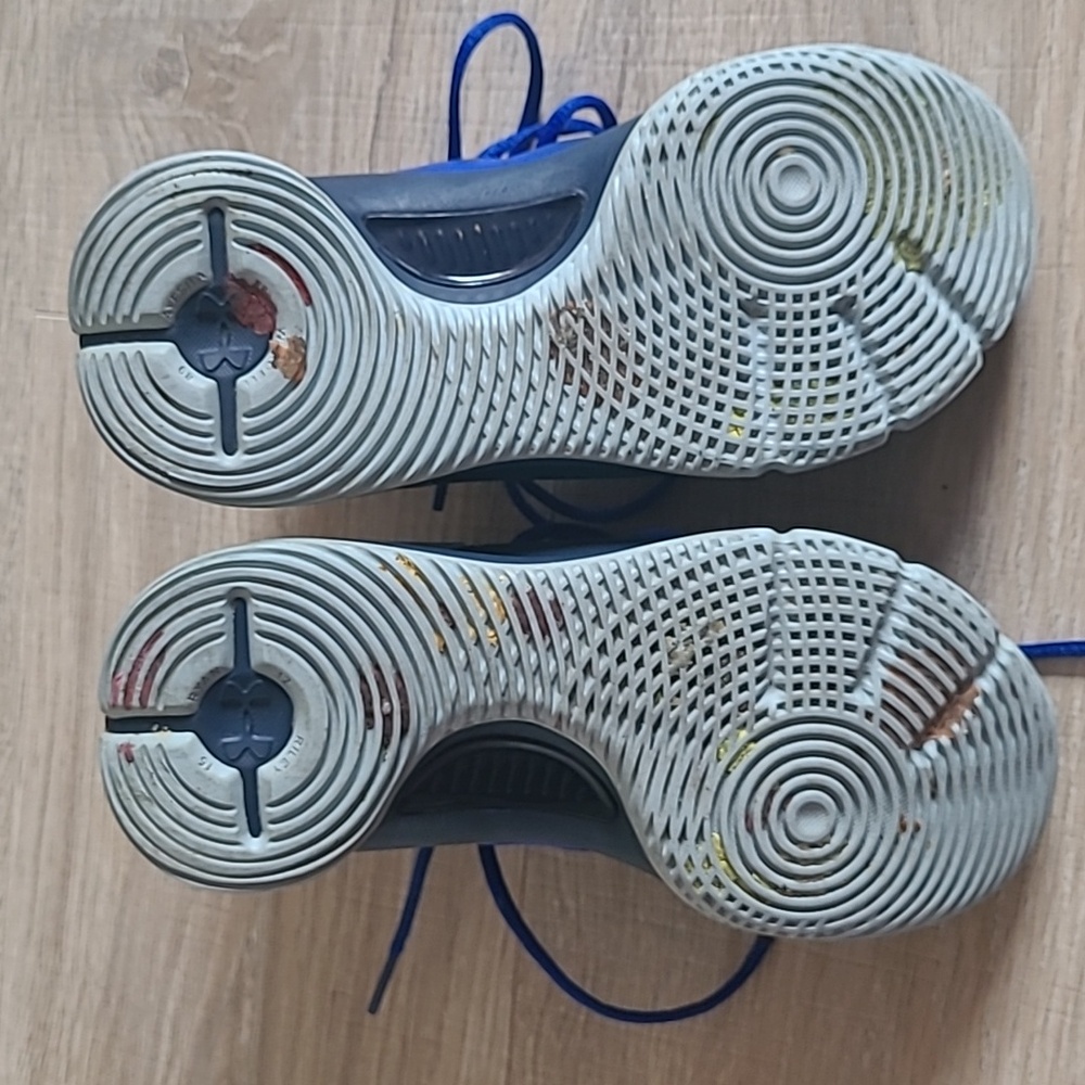 Sneakers - Picture 2 of 4